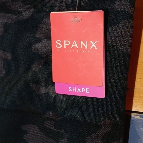 Spanx Shape Leggings XS NWT black camo print - Picture 3 of 7